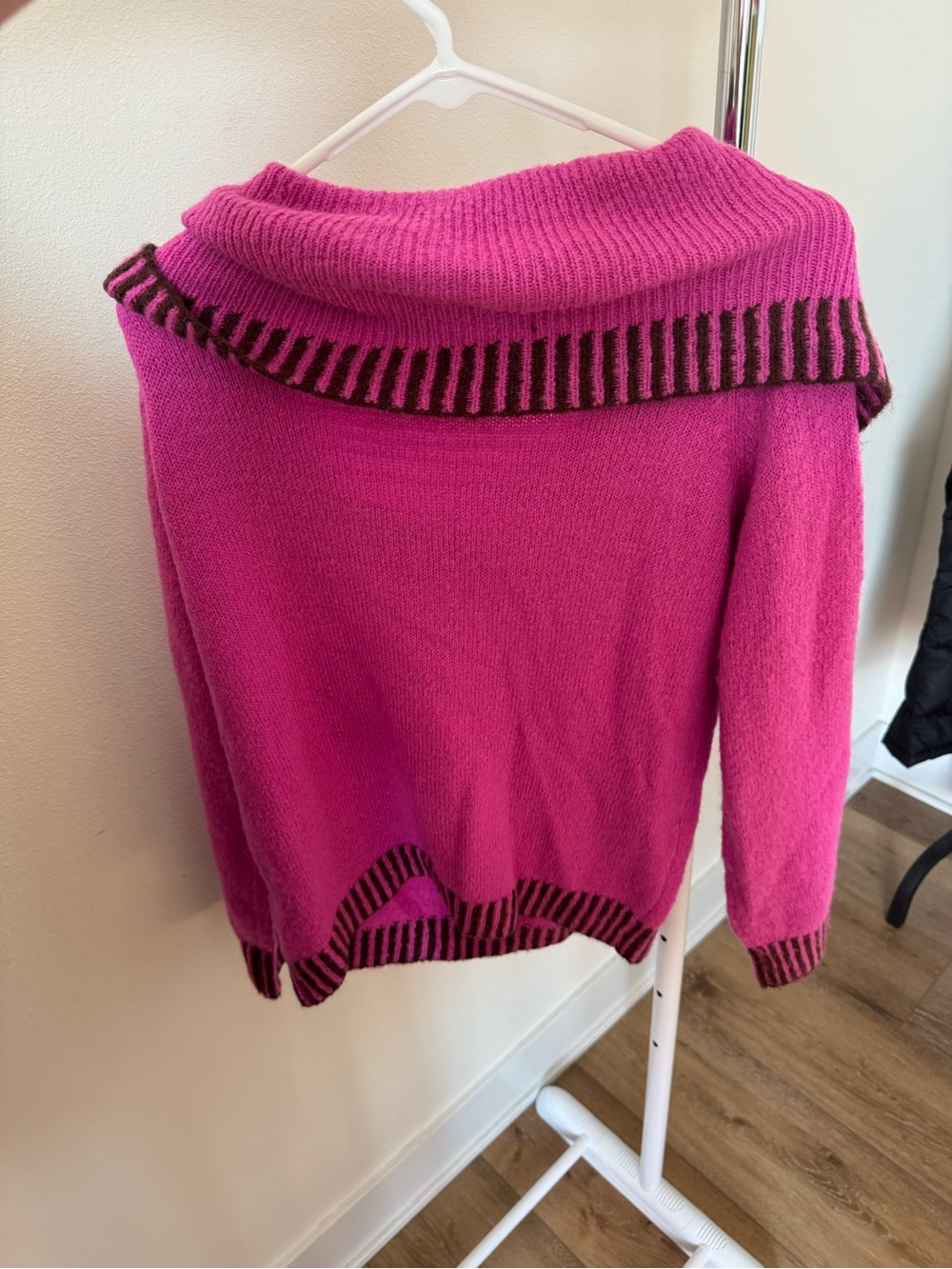 CHIC MOMENT &merci OFF SHOULDER KNIT SWEATER IN VIOLET SIZE SMALL - Picture 4 of 8